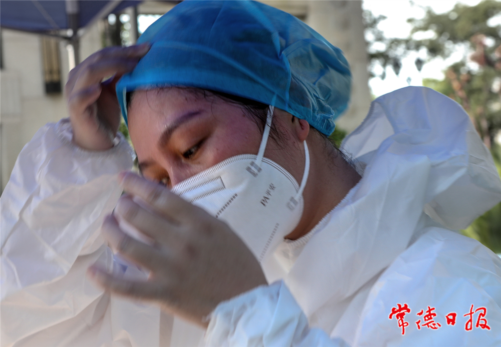 08：印葛生-谁是最可爱的人？为奋战在抗疫第一线的白衣天使点赞-5-4_副本.jpg