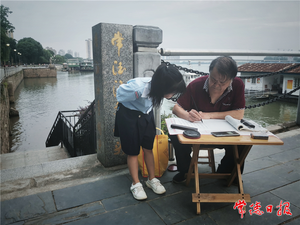 4李世明-老人的小粉丝-1.jpg