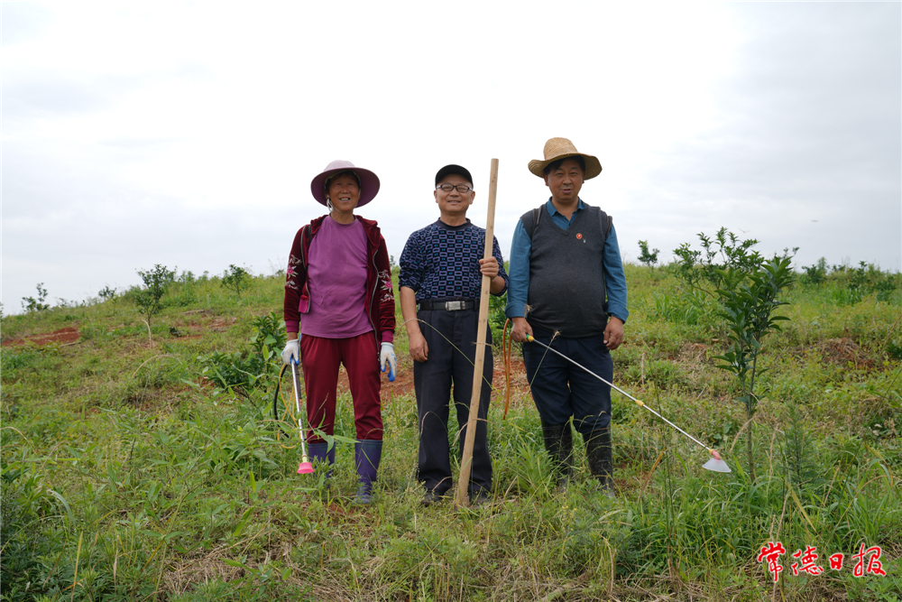 彭东权（众胜村第一书记、扶贫队长，县住建局村镇办主任）.jpg