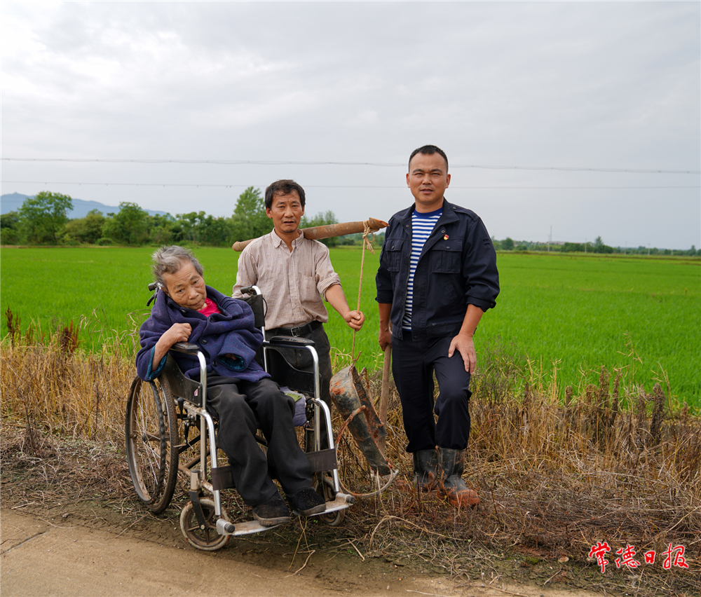 李晖（陈二铺社区第一书记，扶贫队长，县交警大队干部）.jpg