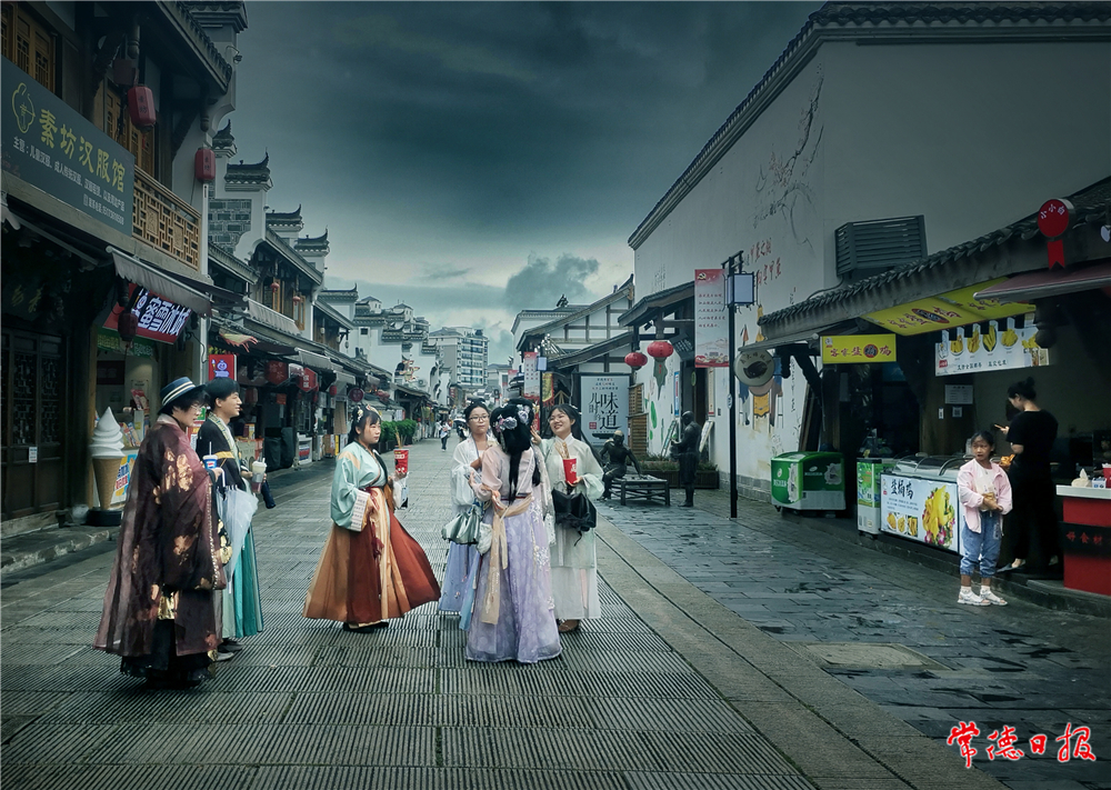宋才华-河街古韵-1.jpg