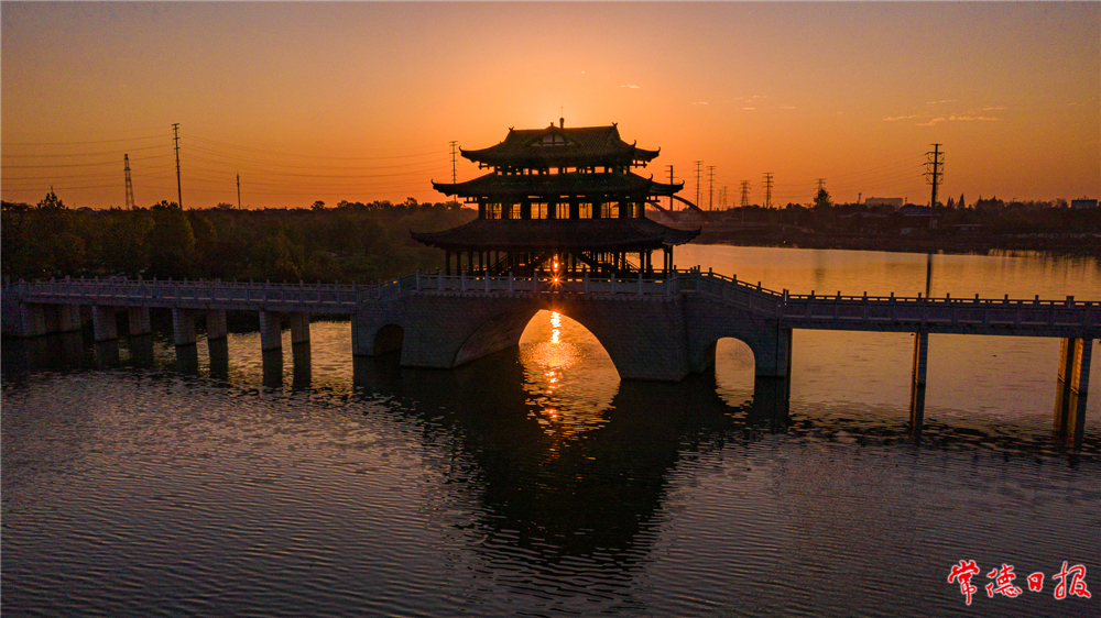 邓军-醉美紫月桥-1.jpg