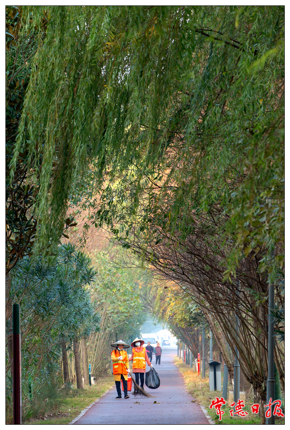 邓群智-总在清晨-3-1.jpg