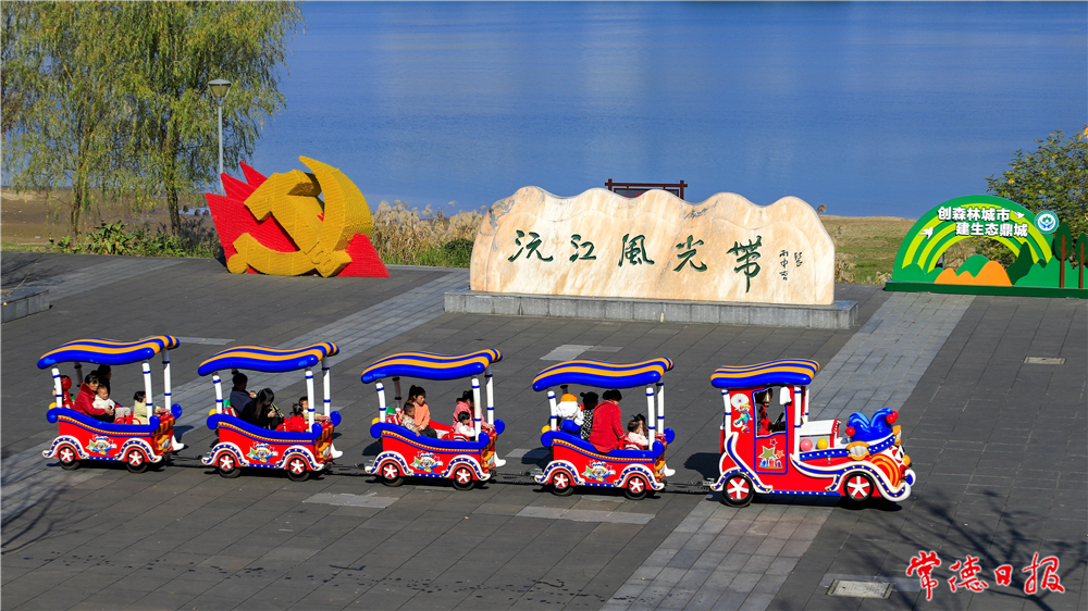陈冬平-《冬日秋色》、《一颗红心》、《小火车》》-3-3.jpg